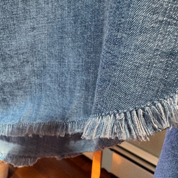 Anthropologie Cloth & Stone  Bell sleeve  Blouse Size Large  soft Tencel denim - Picture 5 of 8